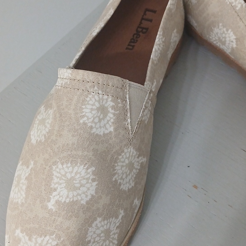 NWOT LLBean Women's Cream Slip-On Shoes, Sz 9 - Picture 2 of 5